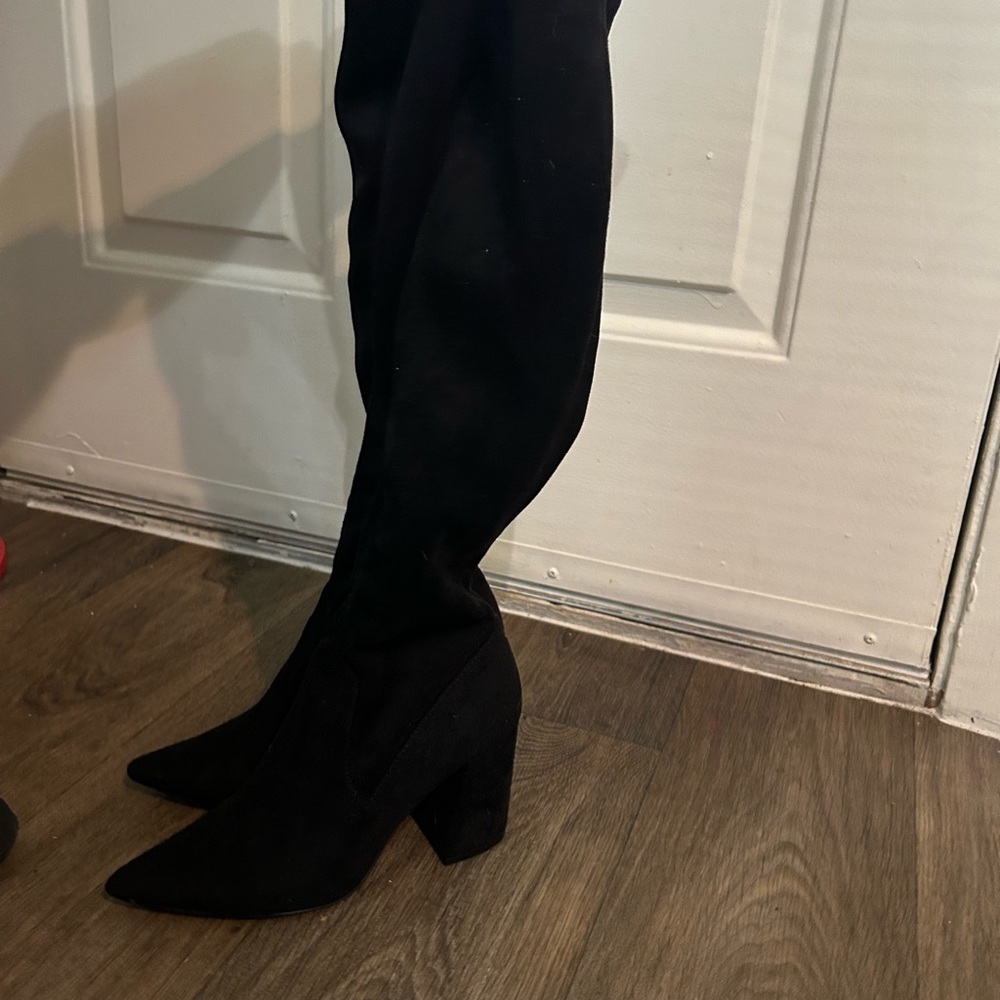 Elegant Black Women's Knee-High Boots